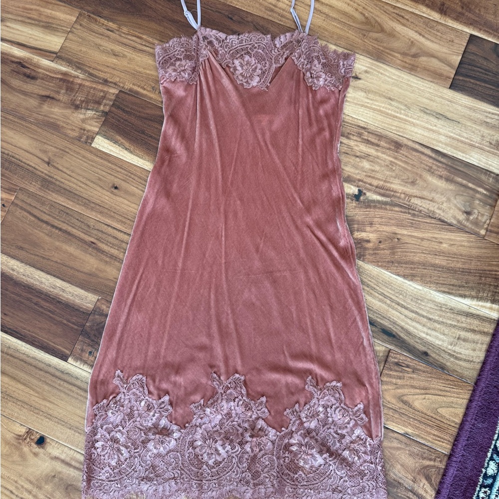 Lace Trim Chemise in Dusty Rose